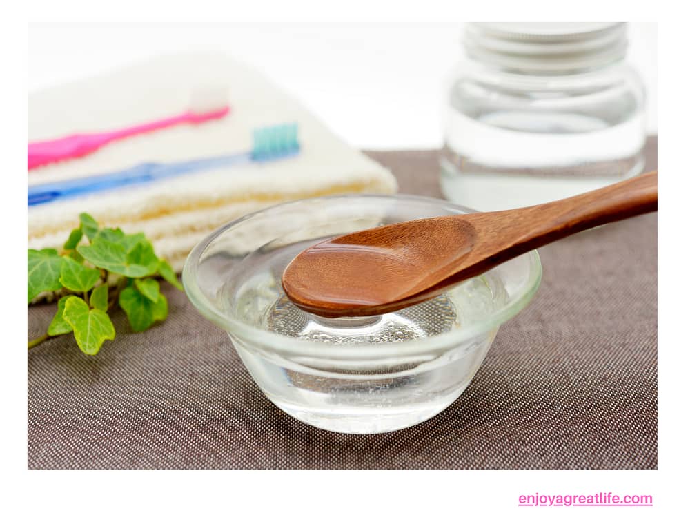 coconut oil for oil pulling benefits mouth and teeth